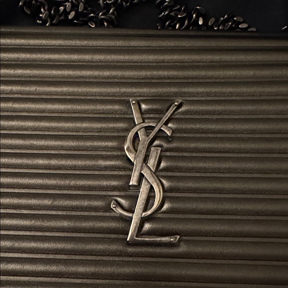 Saint Laurent Monogram Quilted Wallet On Chain - Picture 12 of 12